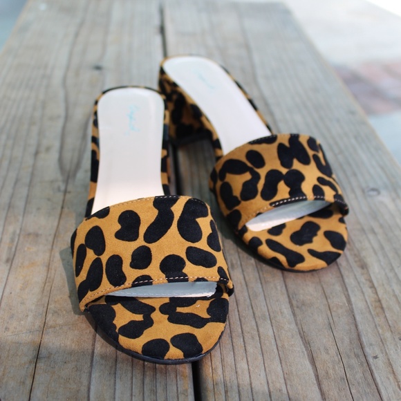 🚨LAST PAIR!!//The Dani// Leopard print Mule - Picture 2 of 6